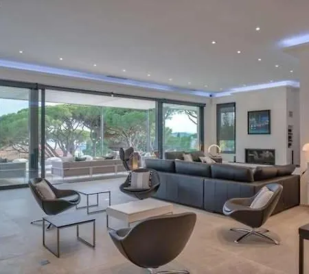 Great With Big Garden Near To The Beach Bed & Breakfast *
