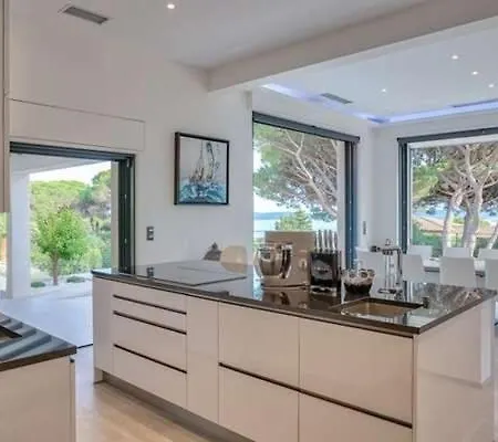 Great With Big Garden Near To The Beach Bed & Breakfast *