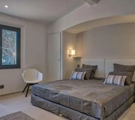 Great With Big Garden Near To The Beach