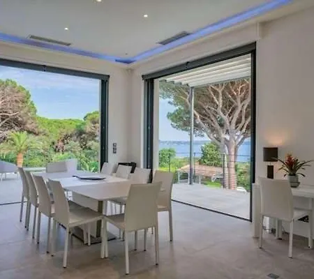 Great With Big Garden Near To The Beach *