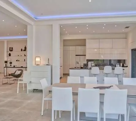 Great With Big Garden Near To The Beach *