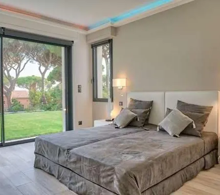 Great With Big Garden Near To The Beach Sainte-Maxime