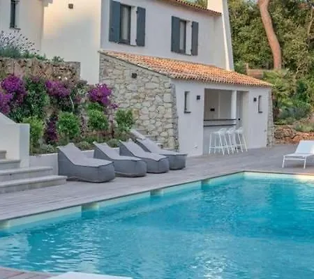 Great With Big Garden Near To The Beach
