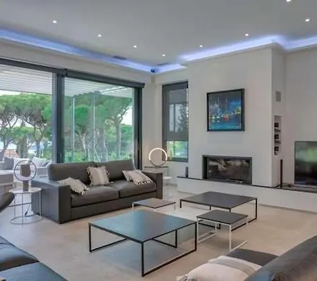 Great With Big Garden Near To The Beach Sainte-Maxime
