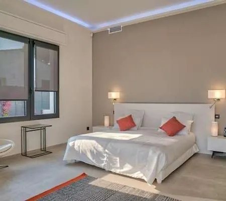 Great With Big Garden Near To The Beach