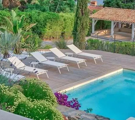 Great With Big Garden Near To The Beach