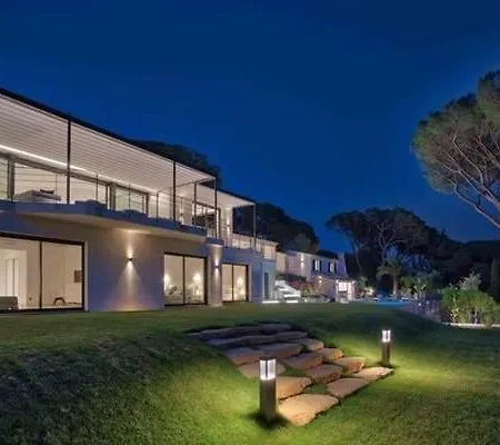 Great With Big Garden Near To The Beach
