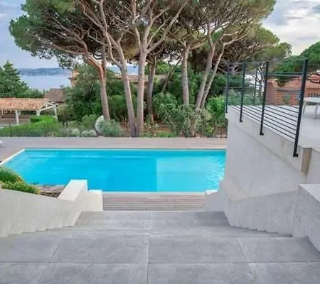 Great With Big Garden Near To The Beach