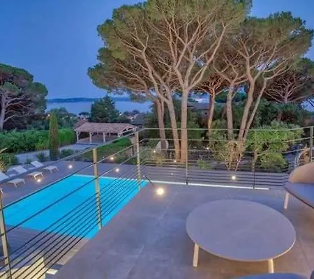 Great With Big Garden Near To The Beach *