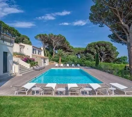 Great With Big Garden Near To The Beach Bed & Breakfast