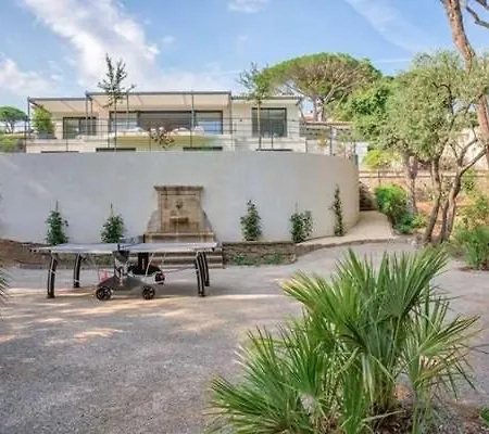 Great With Big Garden Near To The Beach