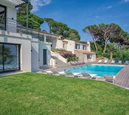 Great With Big Garden Near To The Beach Bed & Breakfast